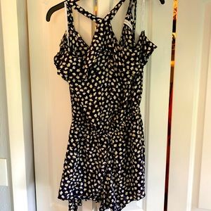 Super cute floral romper, w belt, never worn